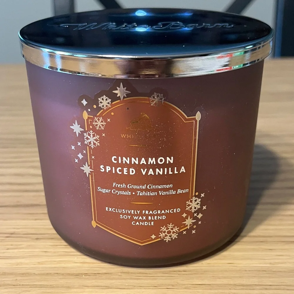 Bath & Body Works White Barn 3 Wick Candle. Cinnamon Spiced Vanilla.